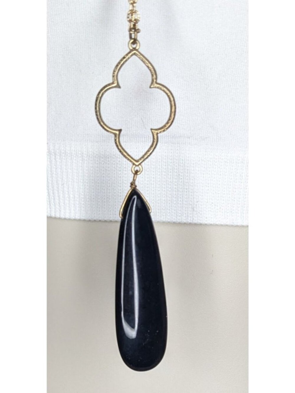 Boho Goth 80s Lucite Teardrop Pendant Necklace Gold Tone Quatrefoil Black Statem